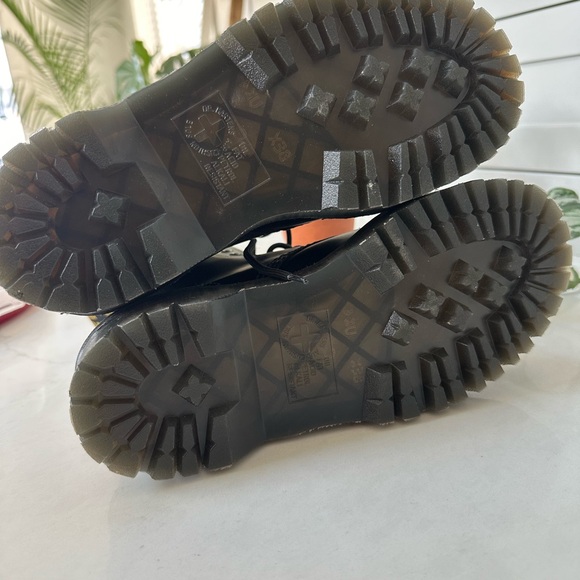 Dr Martens 1460 Smooth 8-hole Lace Up Boots - Picture 2 of 4